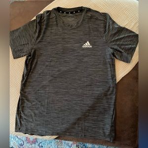 NWOT Men’s Adidas active top size large